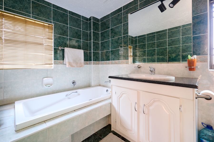 4 Bedroom Property for Sale in Halfway Gardens Gauteng
