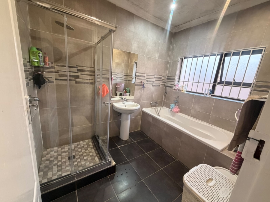 3 Bedroom Property for Sale in Erasmia Gauteng