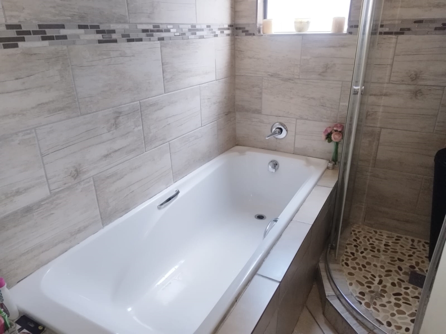 2 Bedroom Property for Sale in Sagewood Gauteng