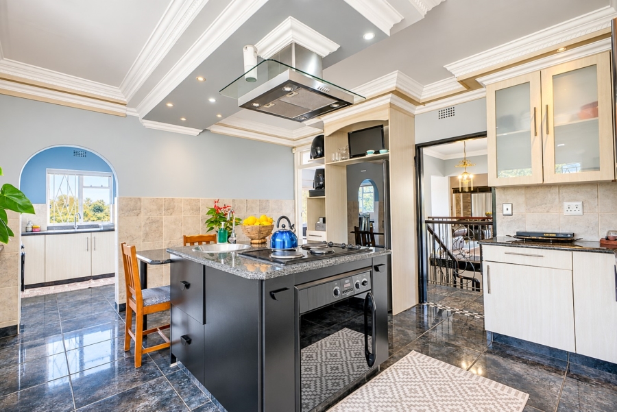 8 Bedroom Property for Sale in Ferndale Gauteng