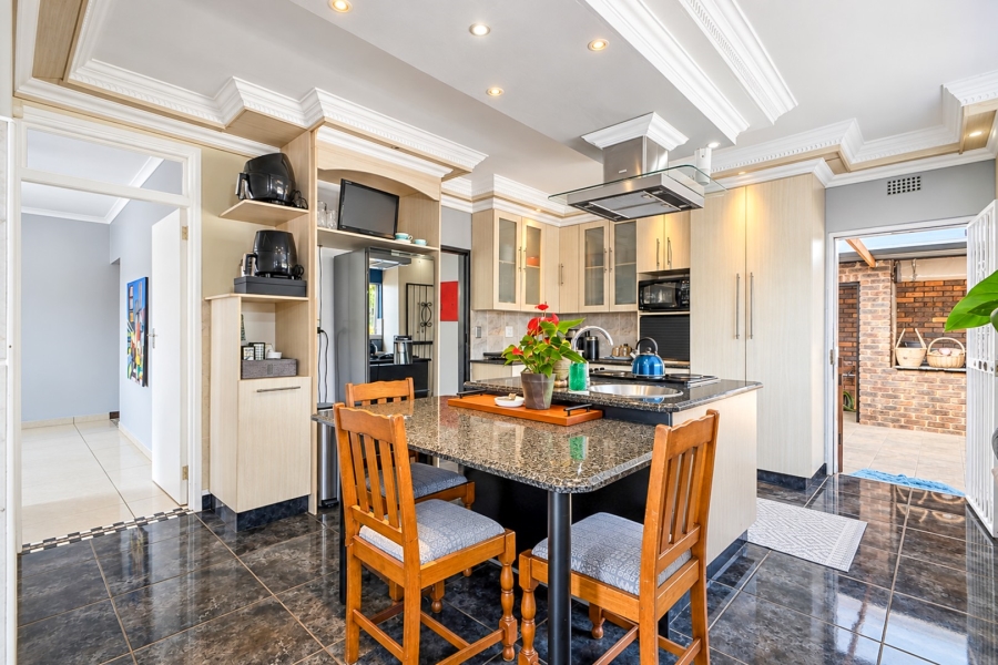 8 Bedroom Property for Sale in Ferndale Gauteng