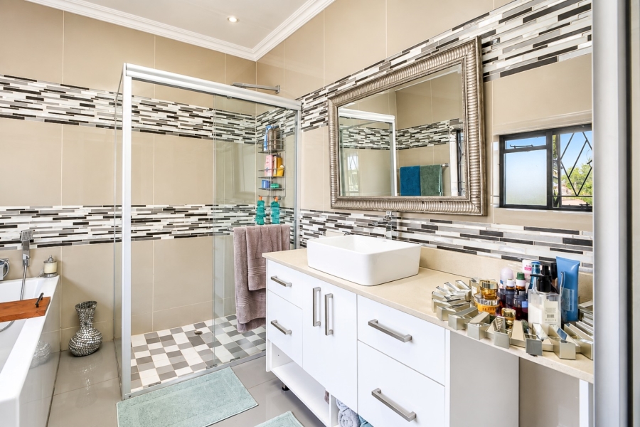 8 Bedroom Property for Sale in Ferndale Gauteng