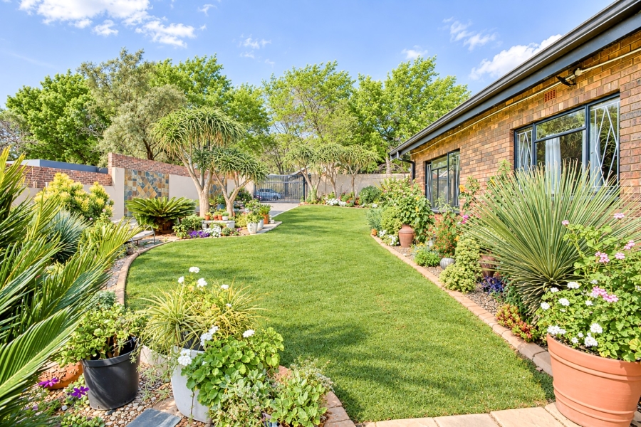 8 Bedroom Property for Sale in Ferndale Gauteng