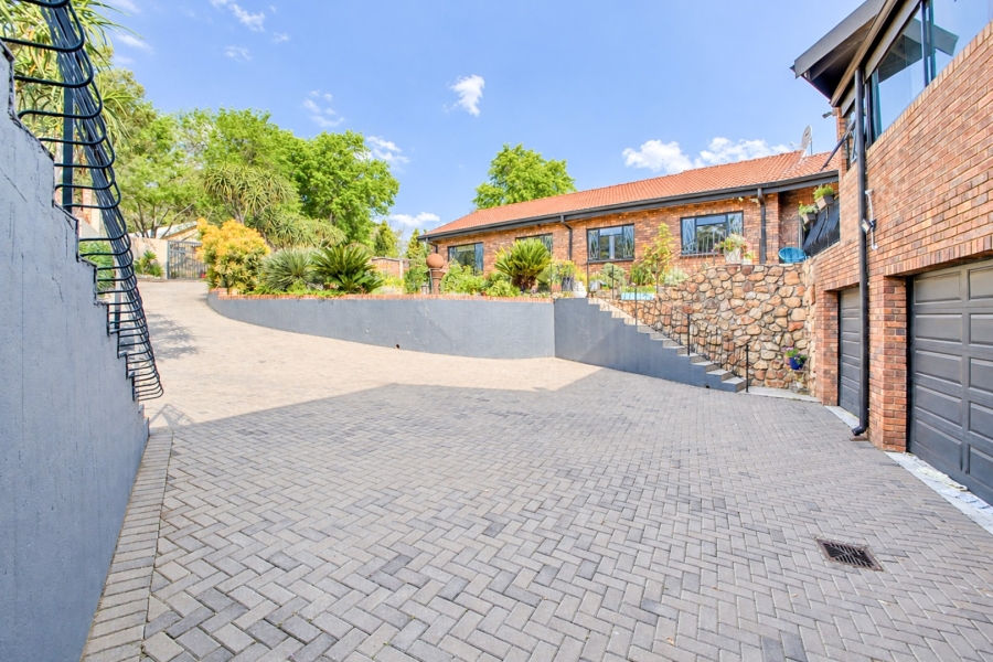8 Bedroom Property for Sale in Ferndale Gauteng
