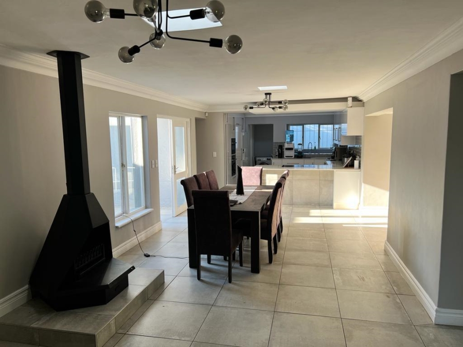To Let 4 Bedroom Property for Rent in Fourways Gauteng