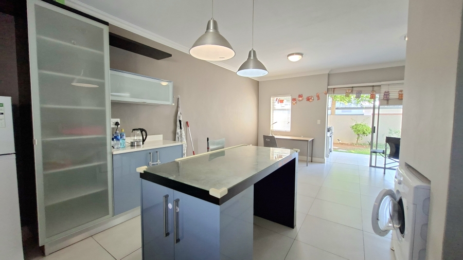 To Let 2 Bedroom Property for Rent in Wendywood Gauteng