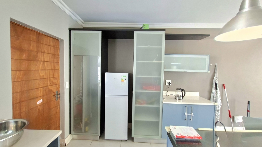 To Let 2 Bedroom Property for Rent in Wendywood Gauteng