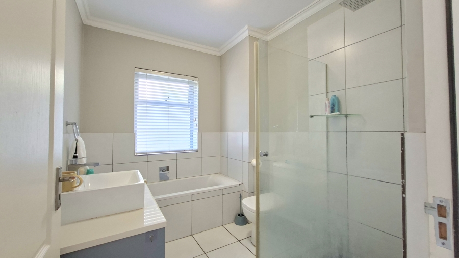 To Let 2 Bedroom Property for Rent in Wendywood Gauteng