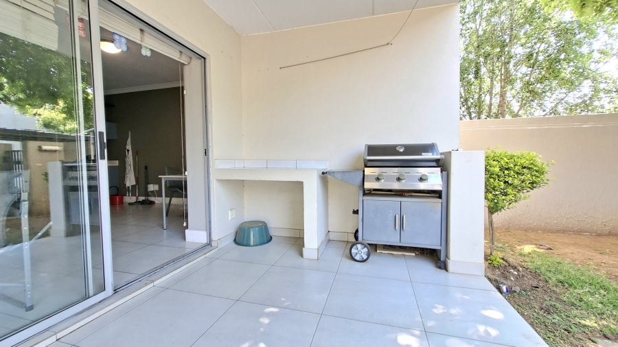 To Let 2 Bedroom Property for Rent in Wendywood Gauteng