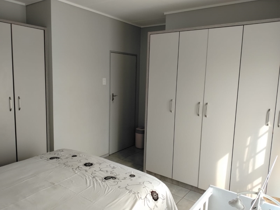 3 Bedroom Property for Sale in Rooihuiskraal North Gauteng