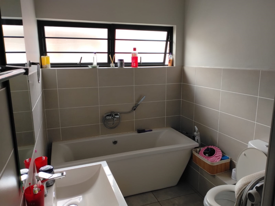 3 Bedroom Property for Sale in Rooihuiskraal North Gauteng