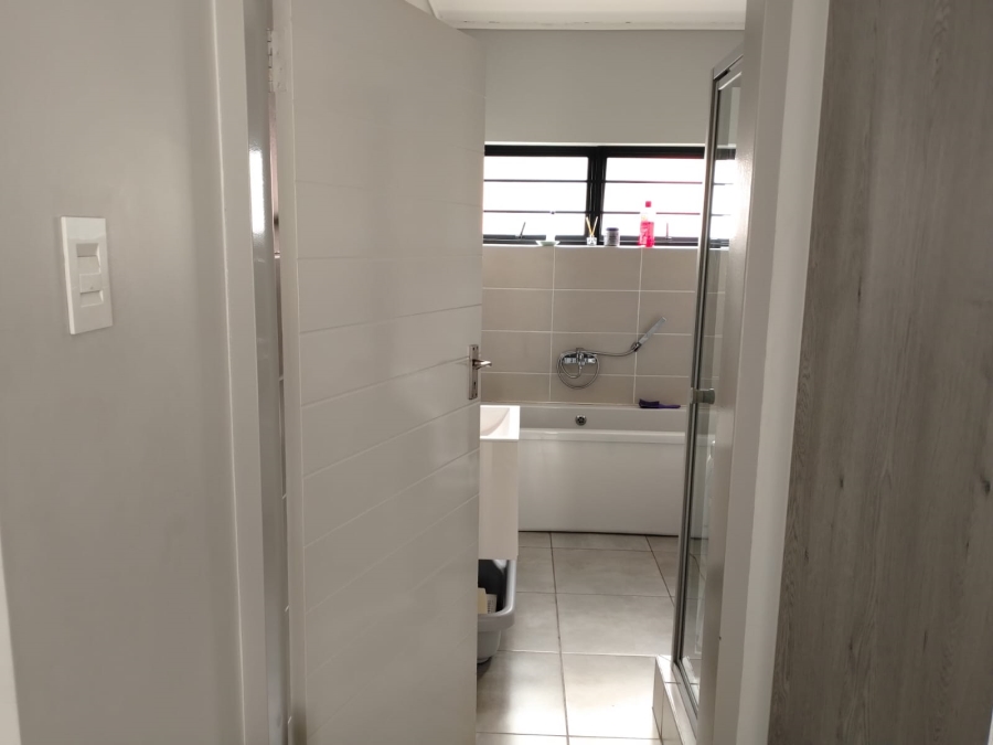 3 Bedroom Property for Sale in Rooihuiskraal North Gauteng