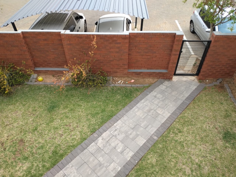 3 Bedroom Property for Sale in Rooihuiskraal North Gauteng
