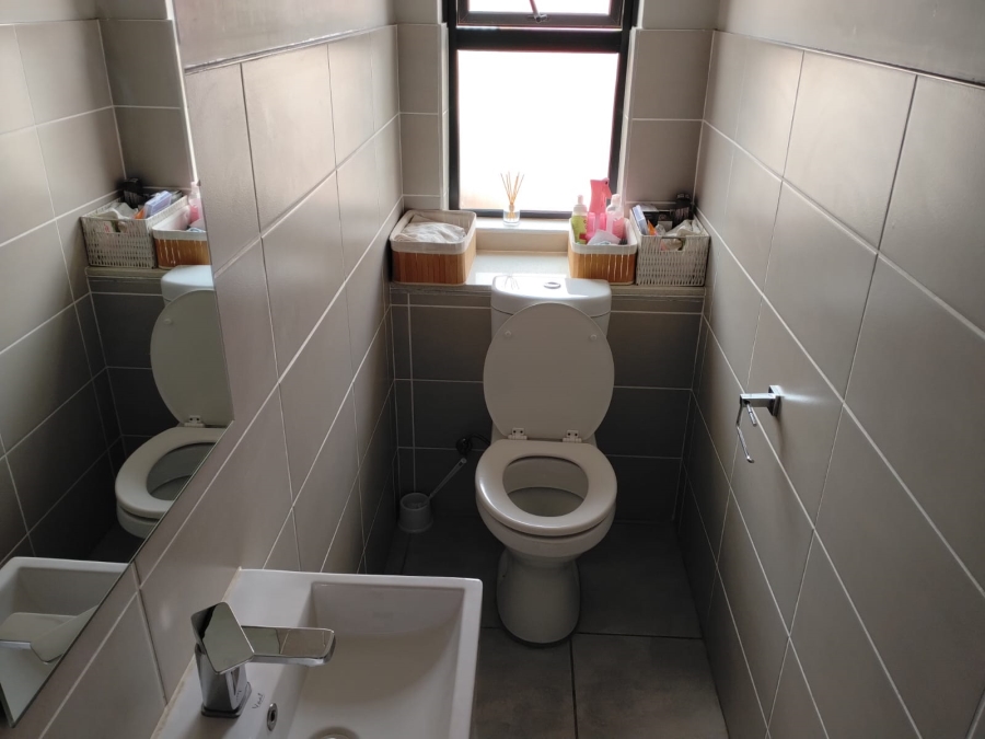 3 Bedroom Property for Sale in Rooihuiskraal North Gauteng