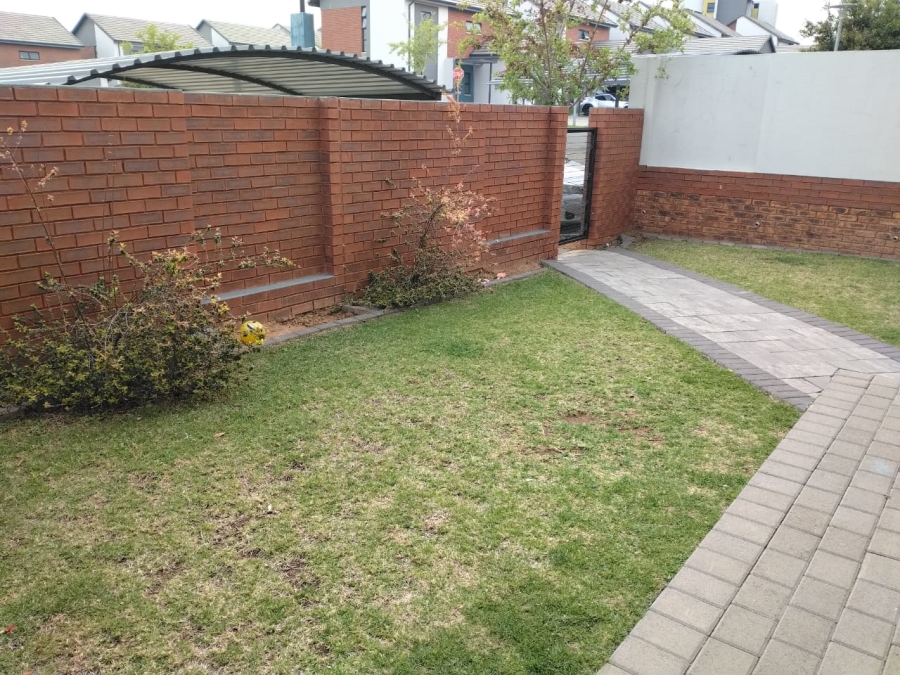 3 Bedroom Property for Sale in Rooihuiskraal North Gauteng