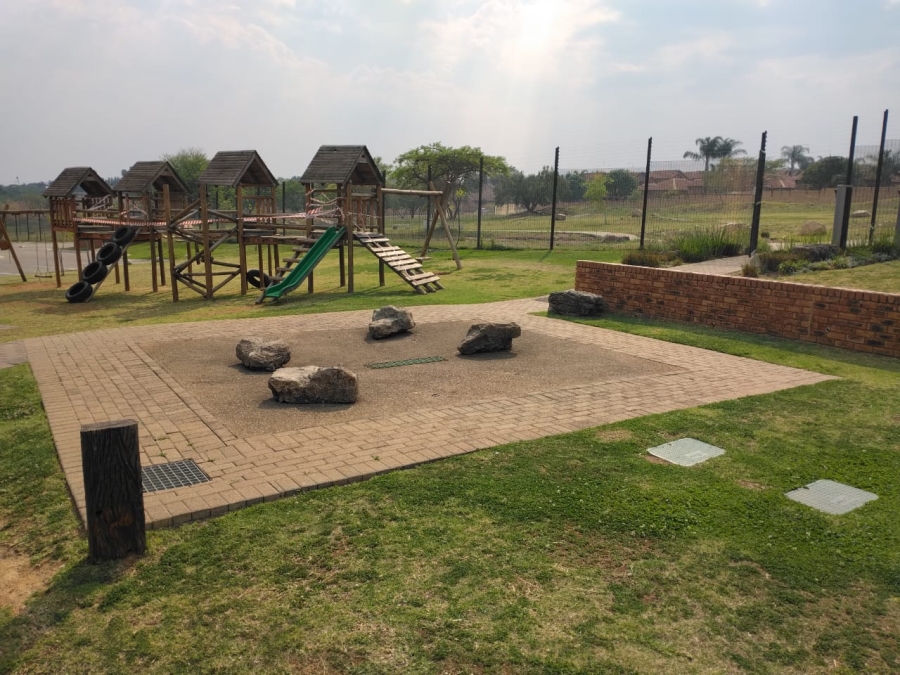 3 Bedroom Property for Sale in Rooihuiskraal North Gauteng