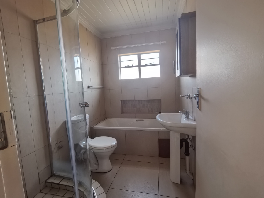 2 Bedroom Property for Sale in Andeon Gauteng