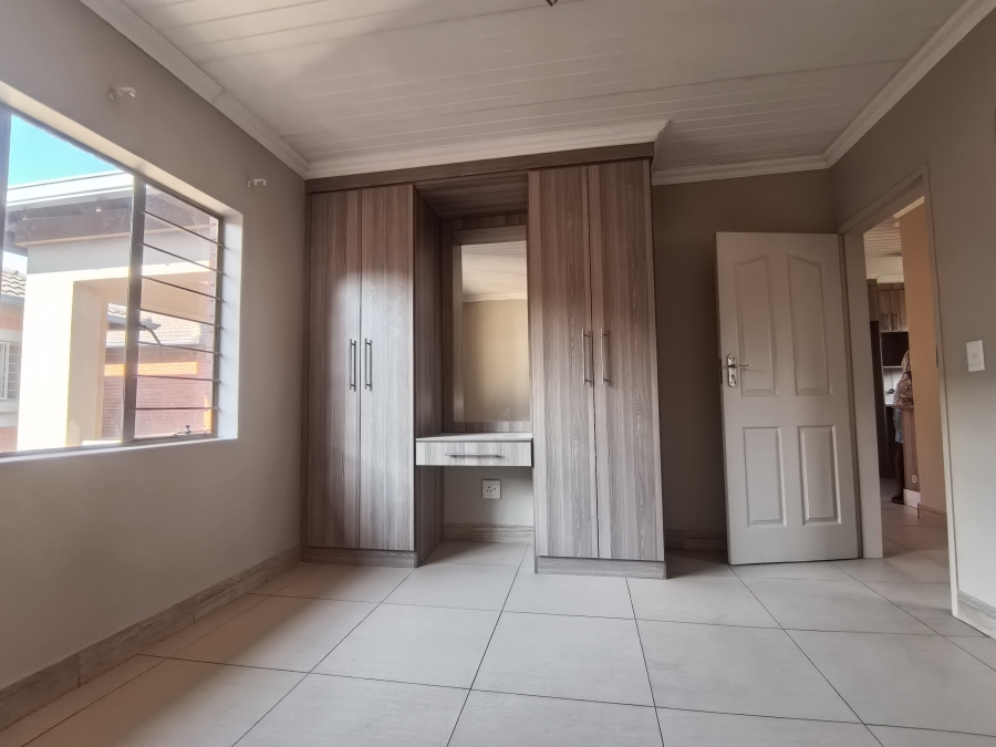 2 Bedroom Property for Sale in Andeon Gauteng