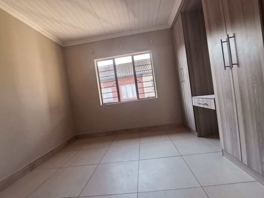 2 Bedroom Property for Sale in Andeon Gauteng