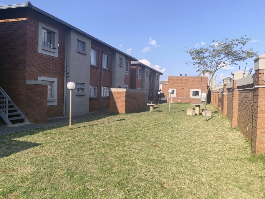 2 Bedroom Property for Sale in Andeon Gauteng
