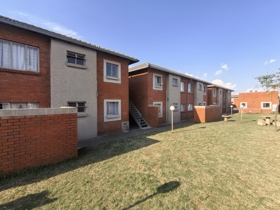 2 Bedroom Property for Sale in Andeon Gauteng