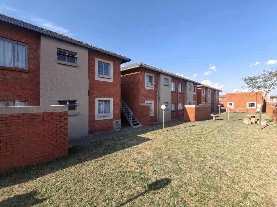 2 Bedroom Property for Sale in Andeon Gauteng