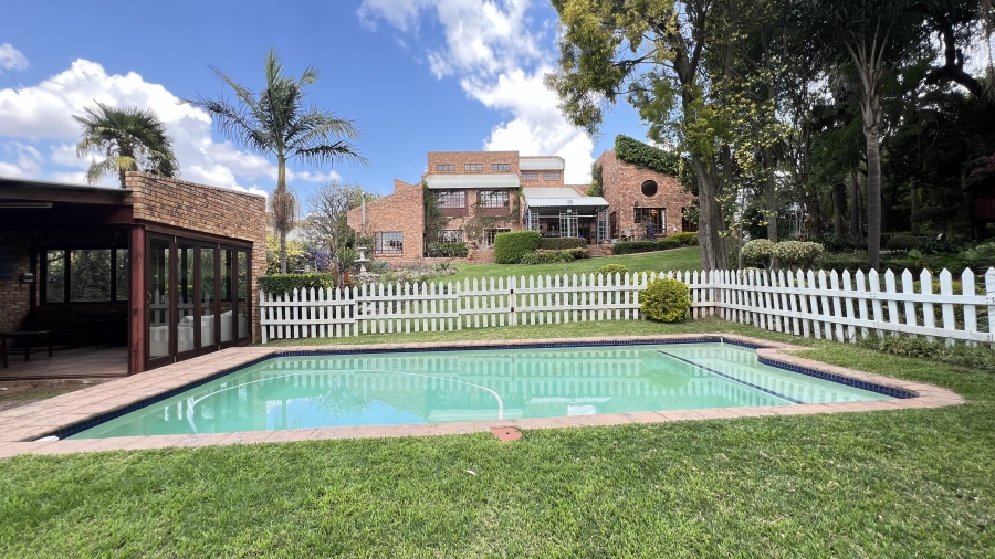 9 Bedroom Property for Sale in Protea Ridge Gauteng