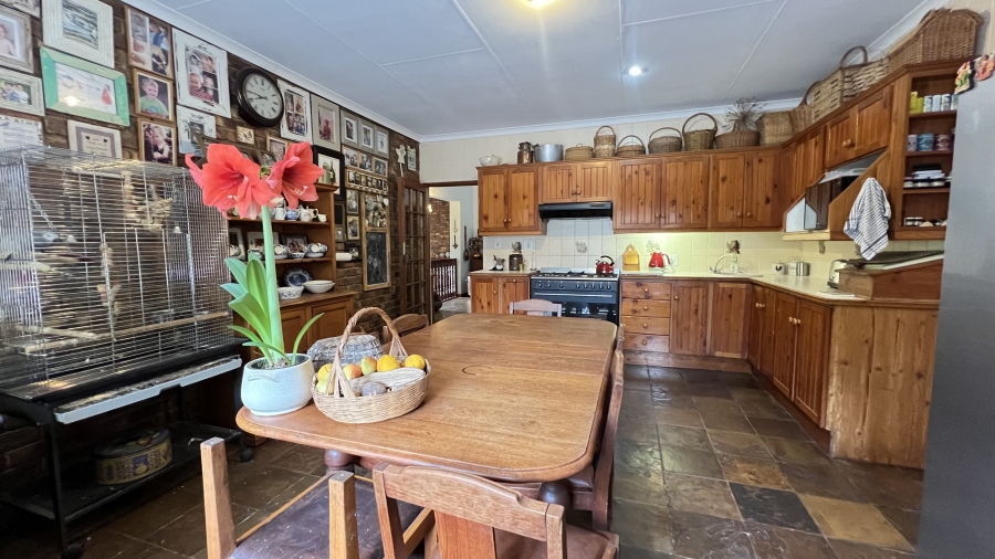 9 Bedroom Property for Sale in Protea Ridge Gauteng