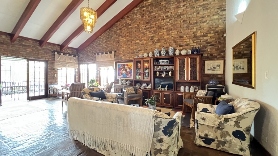 9 Bedroom Property for Sale in Protea Ridge Gauteng