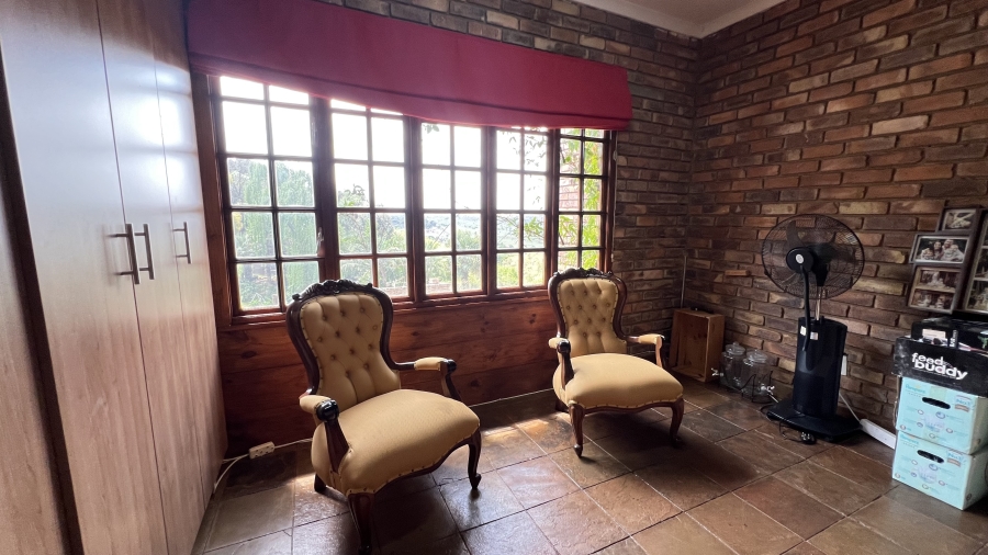9 Bedroom Property for Sale in Protea Ridge Gauteng