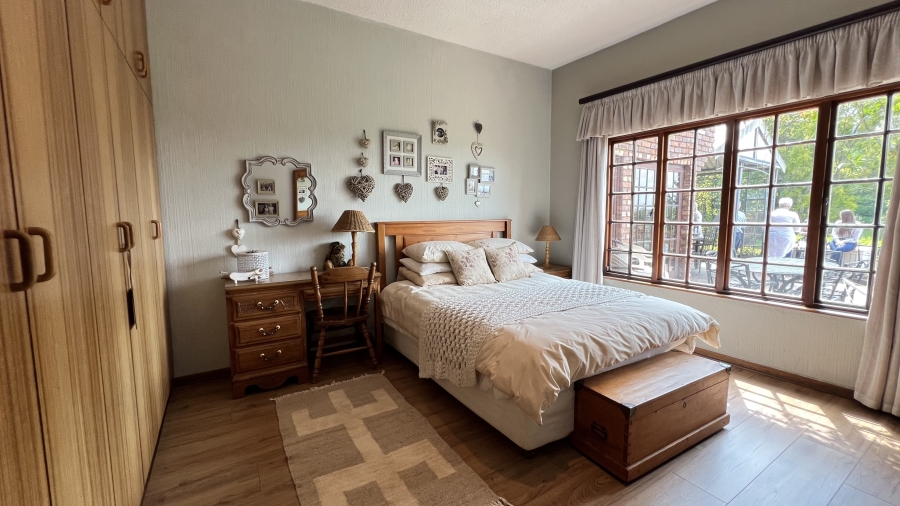 9 Bedroom Property for Sale in Protea Ridge Gauteng