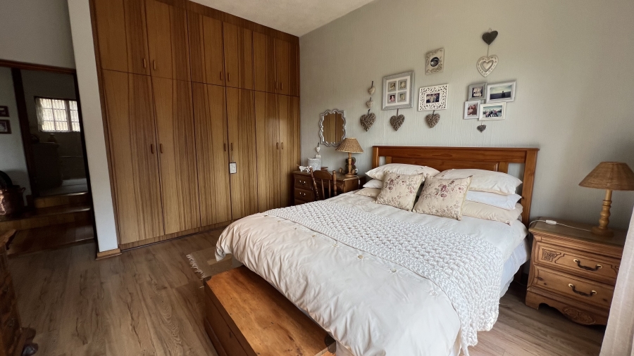 9 Bedroom Property for Sale in Protea Ridge Gauteng