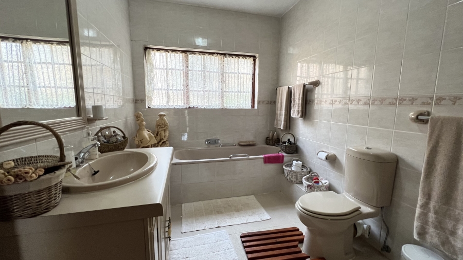 9 Bedroom Property for Sale in Protea Ridge Gauteng