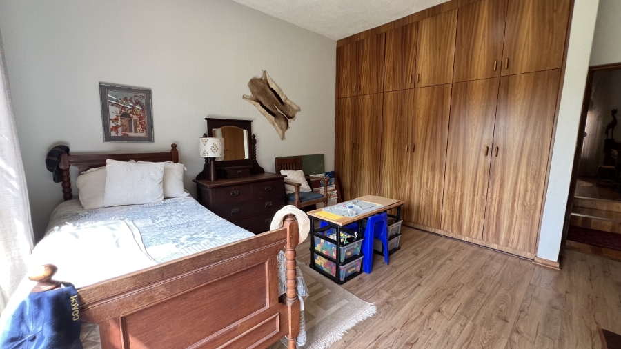 9 Bedroom Property for Sale in Protea Ridge Gauteng