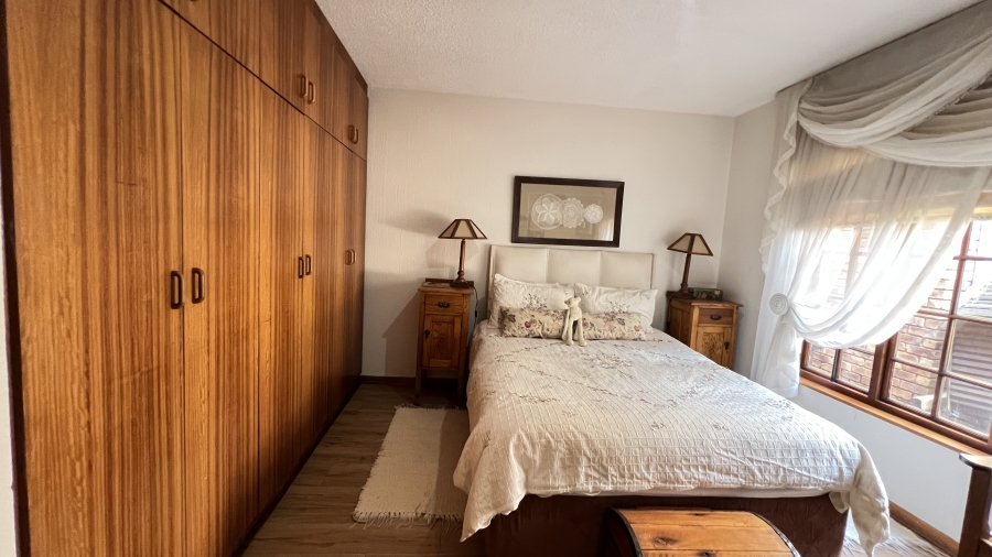 9 Bedroom Property for Sale in Protea Ridge Gauteng