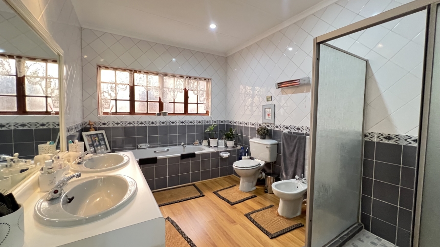 9 Bedroom Property for Sale in Protea Ridge Gauteng