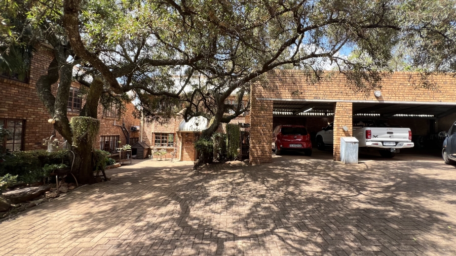9 Bedroom Property for Sale in Protea Ridge Gauteng