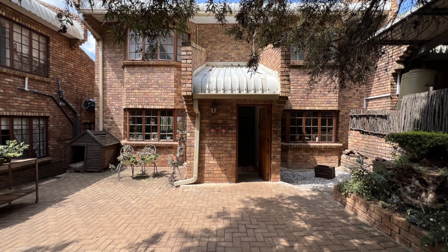 9 Bedroom Property for Sale in Protea Ridge Gauteng