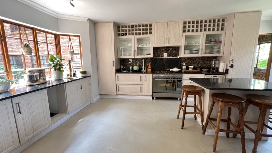 9 Bedroom Property for Sale in Protea Ridge Gauteng