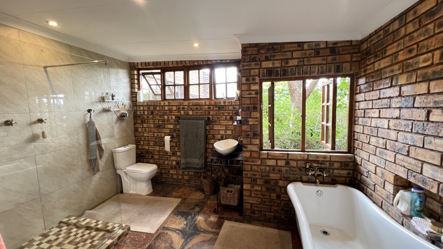 9 Bedroom Property for Sale in Protea Ridge Gauteng