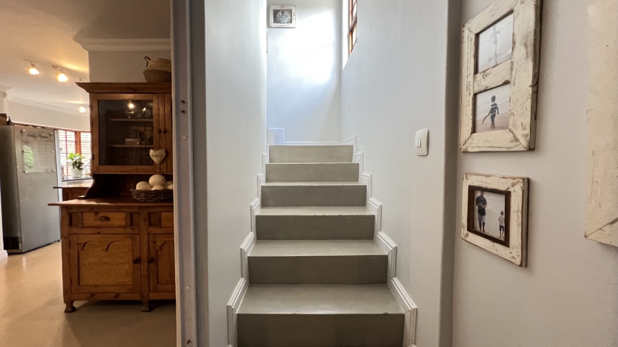 9 Bedroom Property for Sale in Protea Ridge Gauteng