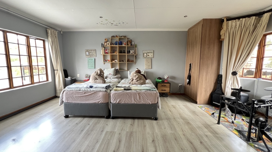 9 Bedroom Property for Sale in Protea Ridge Gauteng