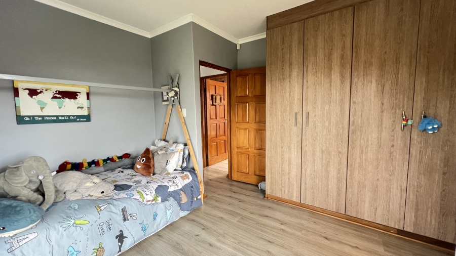 9 Bedroom Property for Sale in Protea Ridge Gauteng