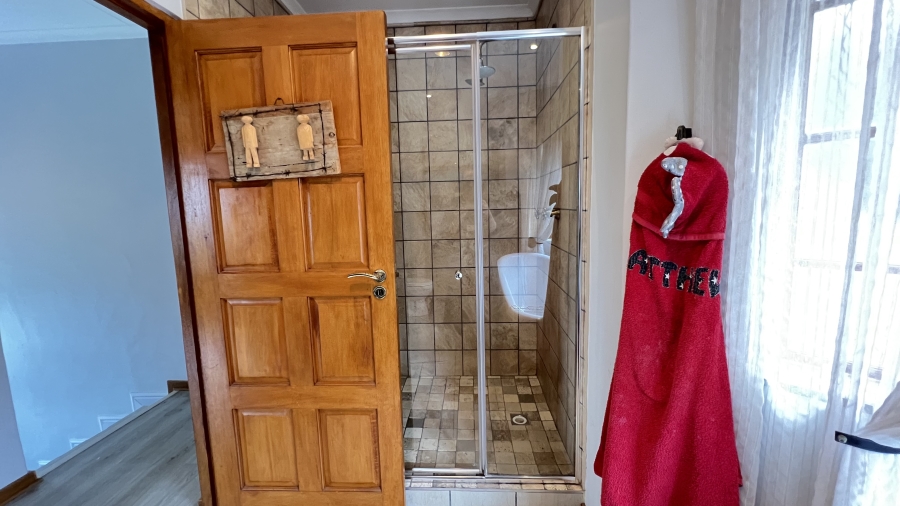 9 Bedroom Property for Sale in Protea Ridge Gauteng