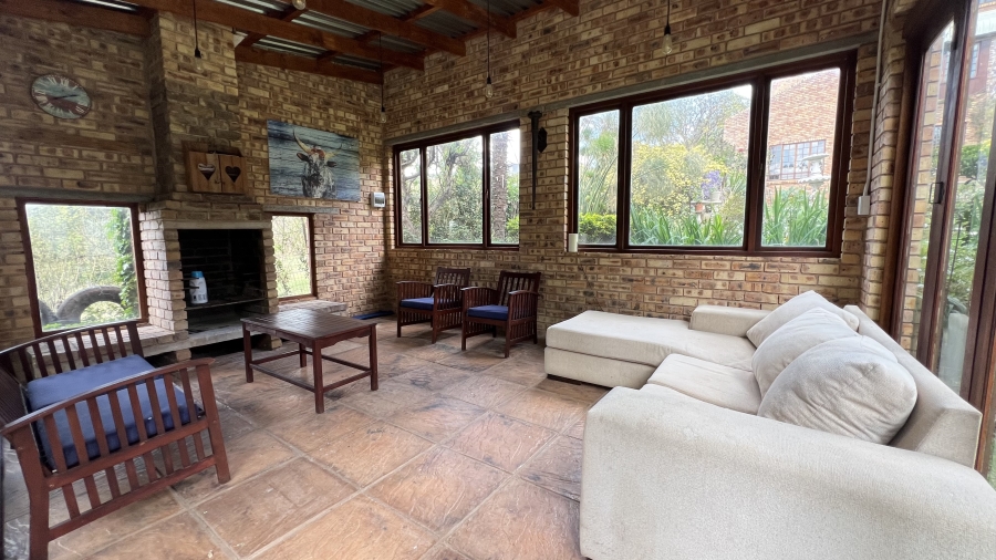 9 Bedroom Property for Sale in Protea Ridge Gauteng