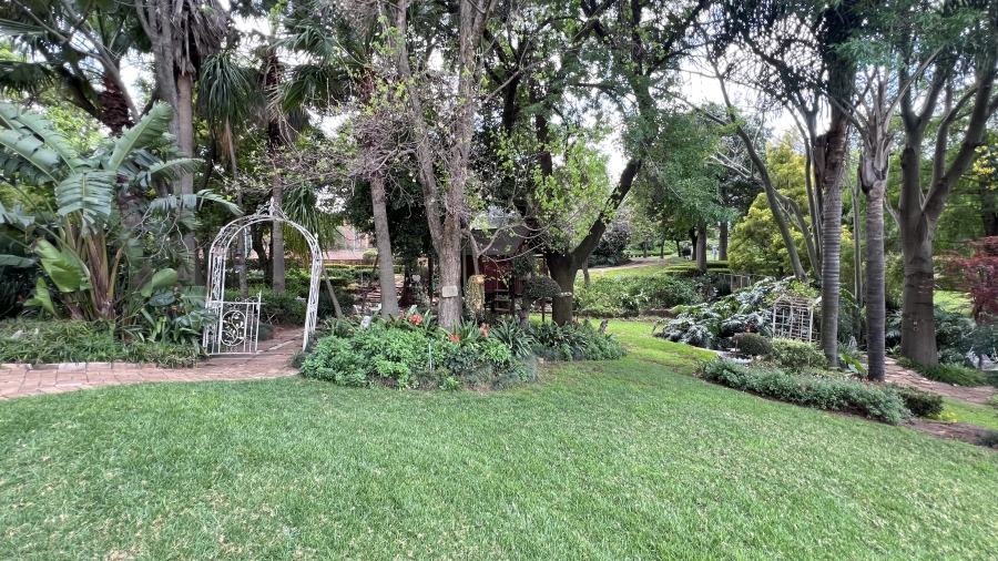 9 Bedroom Property for Sale in Protea Ridge Gauteng