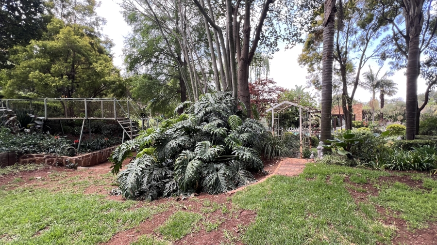 9 Bedroom Property for Sale in Protea Ridge Gauteng