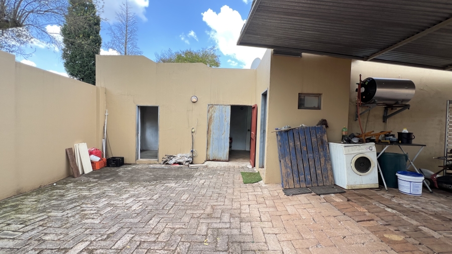 9 Bedroom Property for Sale in Protea Ridge Gauteng