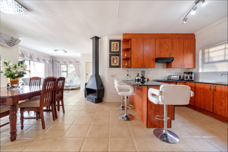 2 Bedroom Property for Sale in Noordheuwel Gauteng