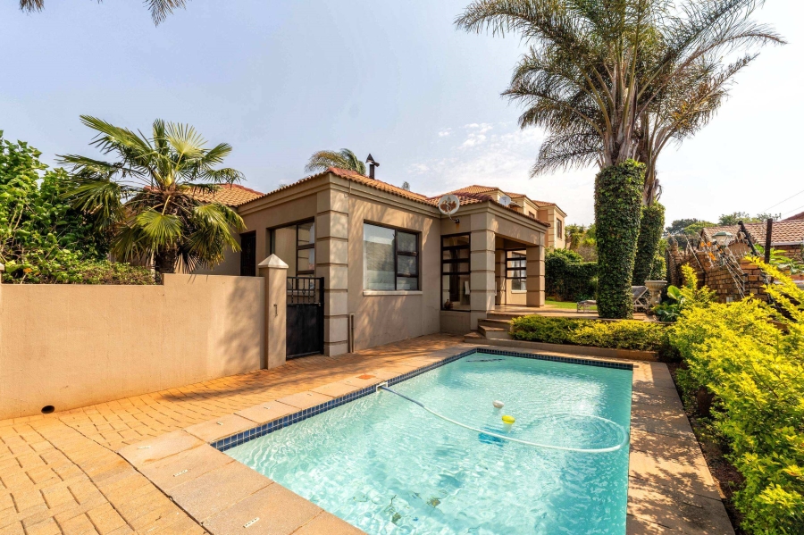 2 Bedroom Property for Sale in Noordheuwel Gauteng